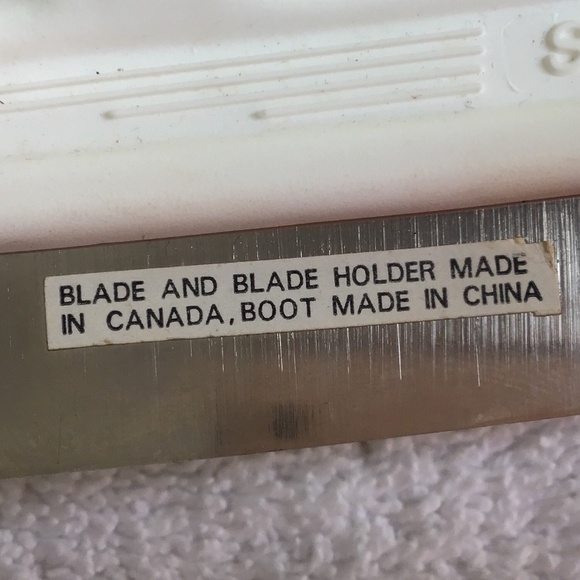 Classic Black Ice Skates - Picture 3 of 9